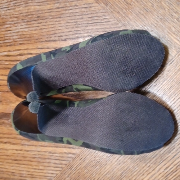MADDEN GIRL CAMOUFLAGE PEEP TOE HEELS - Picture 10 of 10